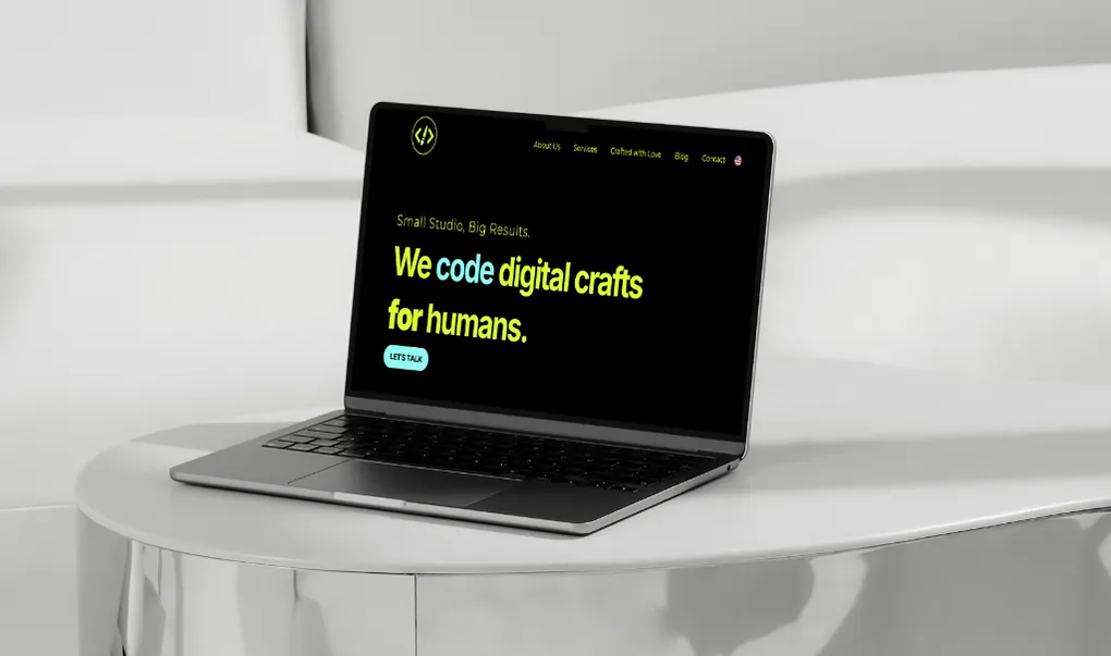 Laptop with ElPuas Digital Crafts website open